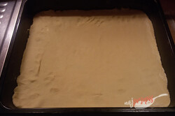 Przygotowanie przepisu Orzechowe kruche ciasto z polewą z żółtek, krok 4