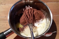 Przygotowanie przepisu Doskonałe cukiniowe ciasto orzechowe z polewą czekoladową, krok 13
