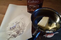 Przygotowanie przepisu Doskonałe cukiniowe ciasto orzechowe z polewą czekoladową, krok 12