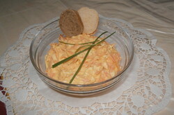 Przepis Sycąca marchewkowa sałatka z jajkiem - idealna dietetyczna kolacja