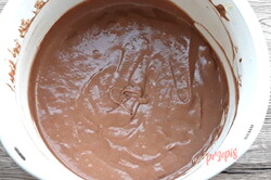 Przygotowanie przepisu Wilgotne ciasto z doskonałym czekoladowym kremem, krok 3