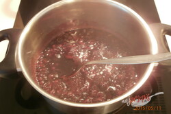 Przygotowanie przepisu Jogurtowe knedliki z sosem owocowym, krok 2