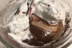 Przygotowanie przepisu Bombowy czekoladowy deser bez mąki, który dosłownie rozpływa się w ustach, krok 8