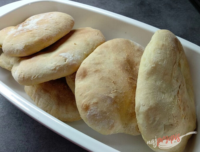 Przepis Doskonały zamiennik zwykłego pieczywa - chlebek PITA z kefirem